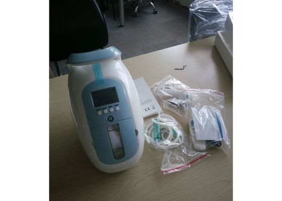 Rumah Menggunakan Konsentrator Oksigen Pasokan Oksigen Portabel Dengan Adaptor Mobil 1 ~ 5L / Min Kebisingan Kerja ≤45dB