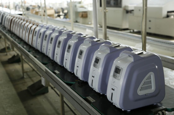 Flow Rate 1 ~ 3L Portable Oxygen Concentrator Humidifier Dengan Sistem Neraca Panas Filter HEPA